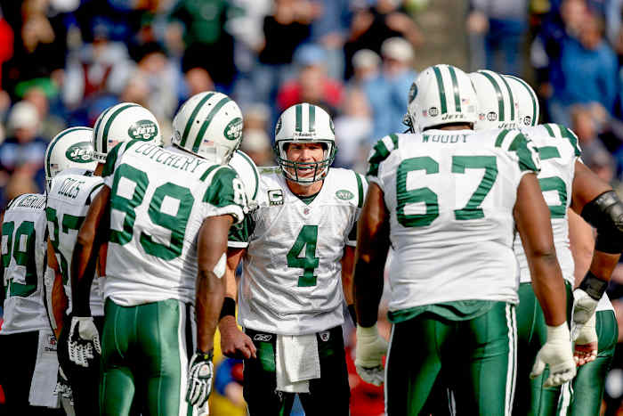 Brett Favre in the huddle for the Jets in 2008